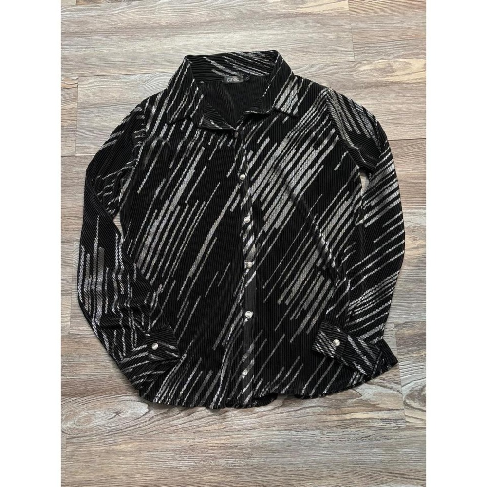 Women's long sleeve‎ button down blouse size medium